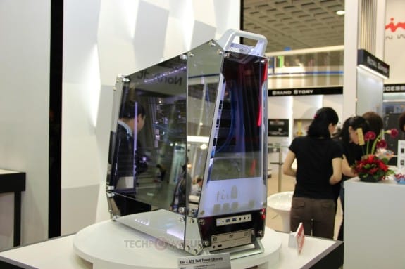 In Win Tou Glass Case