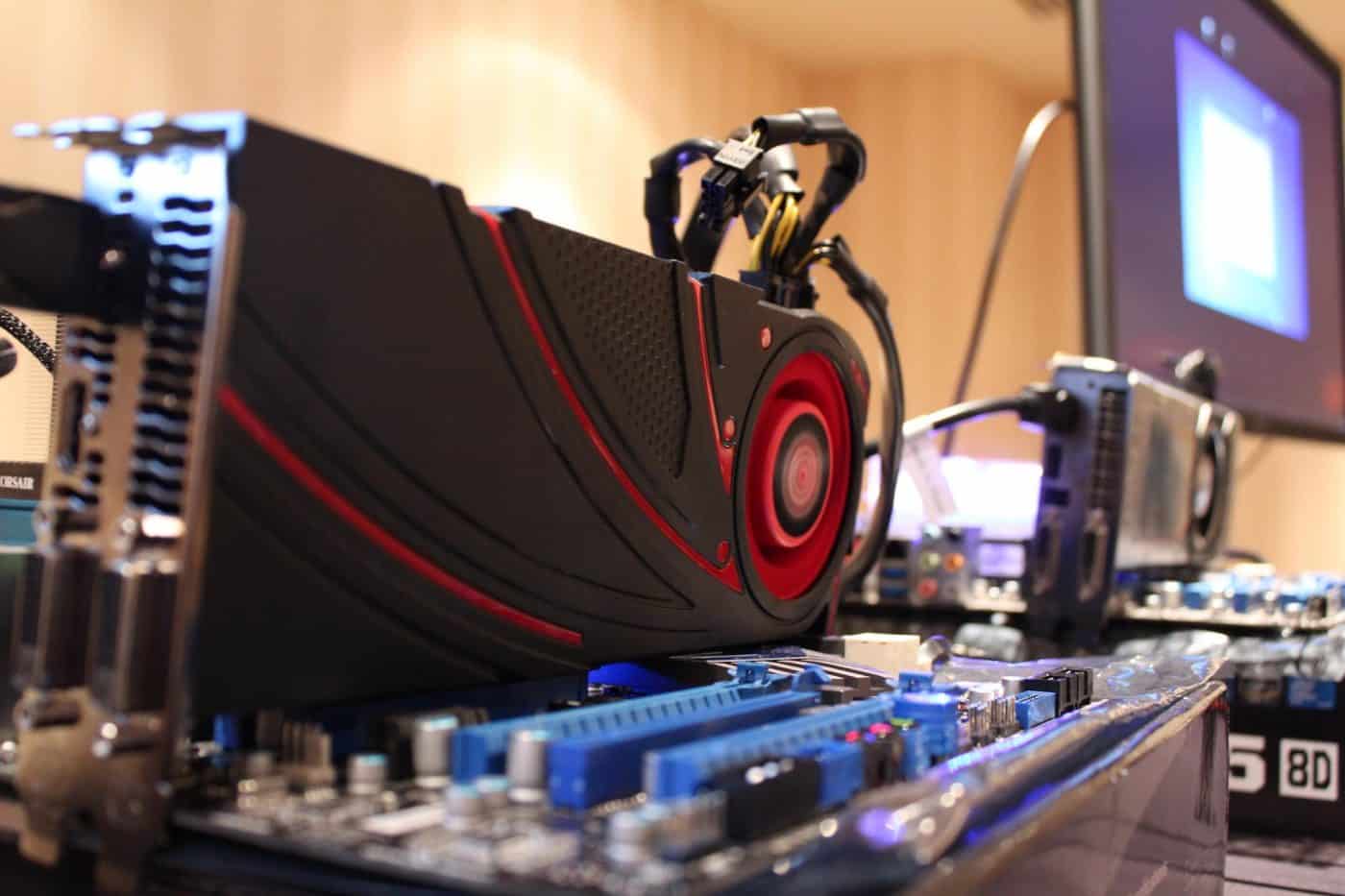 AMD Radeon R9 290X vs GTX Titan