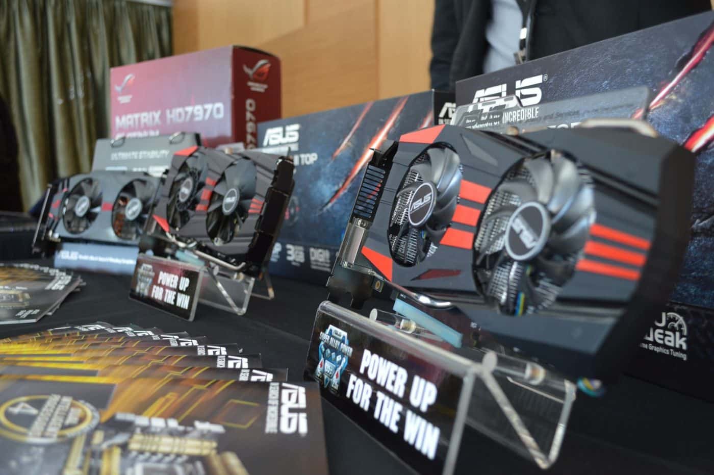 ASUS Radeon R9 280X DirectCU II TOP