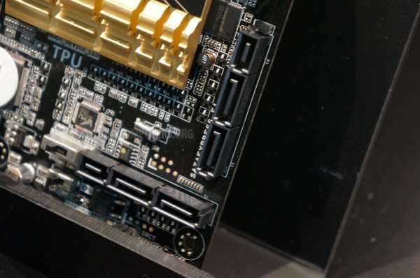 ASUS Z87-Deluxe/SATA Express