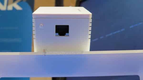 TP-LINK TL-PA8010 Bottom Port