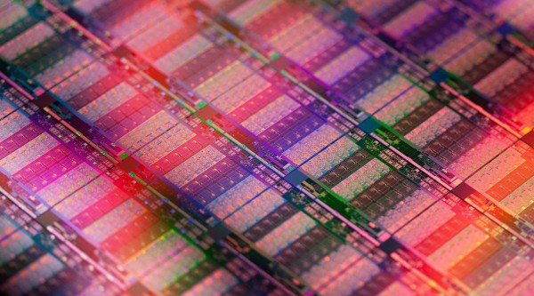 Intel-Xeon-E7-Ivy-Bridge-EX-Die-shot