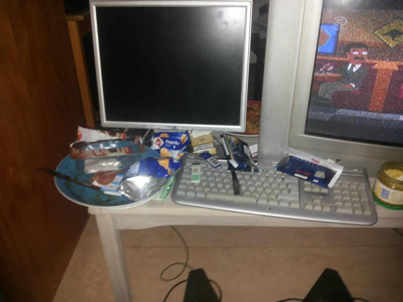 20 of the Worst PC Setups - July 2014 | ThinkComputers.org