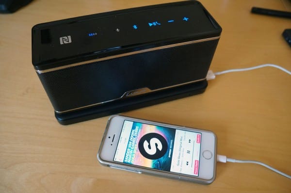 LUXA2 GroovyW Bluetooth Speaker & Wireless Charging Station