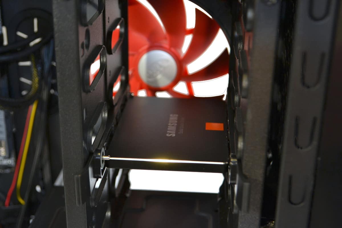 N600 front SSD harddrive view
