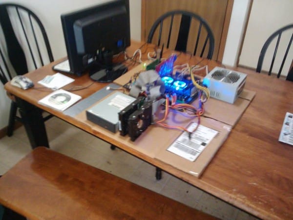 20 of the Worst PC Setups - October 2014