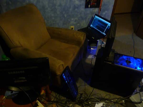 20 of the Worst PC Setups - October 2014