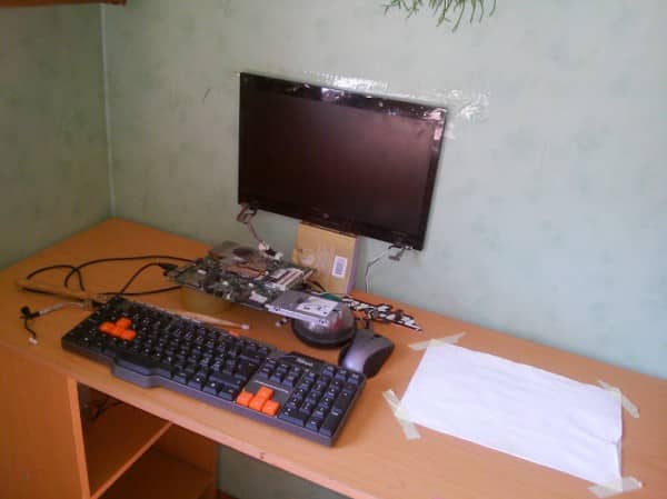 20 of the Worst PC Setups - October 2014