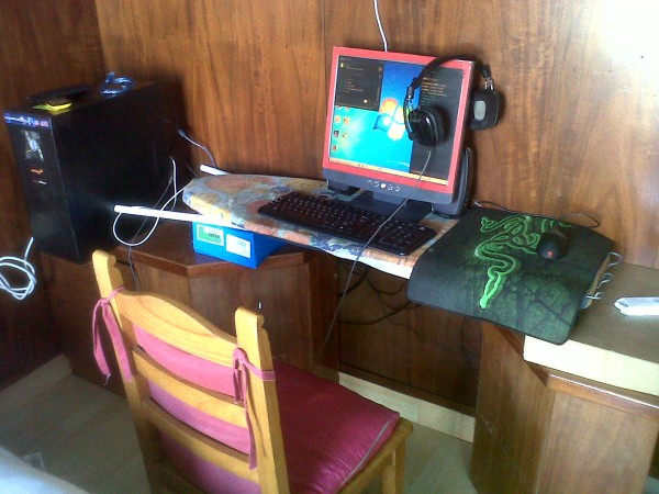 20 of the Worst PC Setups - October 2014