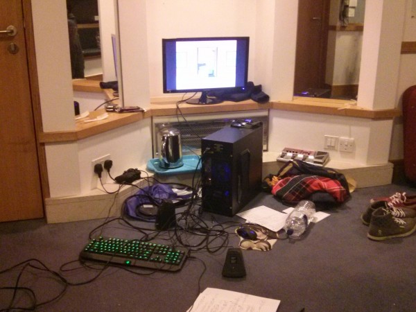 20 of the Worst PC Setups - October 2014