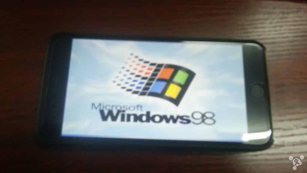 Apple iPhone 6 Plus Running Windows 98