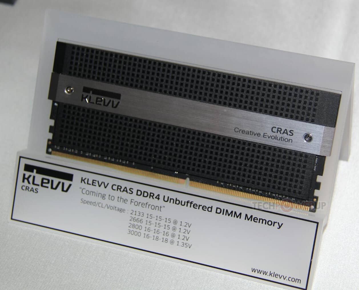 KLEVV CRAS Creative Evolution DDR4