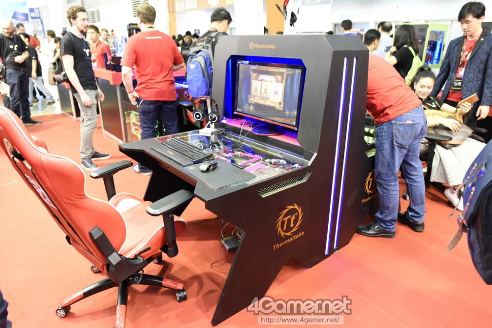 Thermaltake Gaming Desk