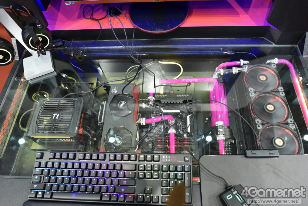 Thermaltake Gaming Desk
