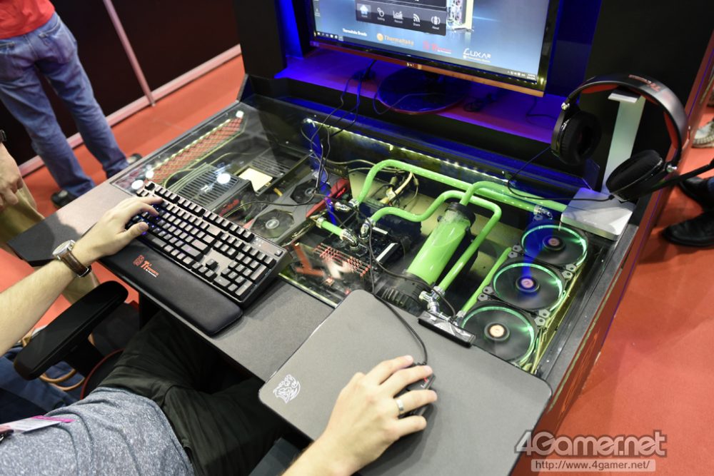 Thermaltake Gaming Desk