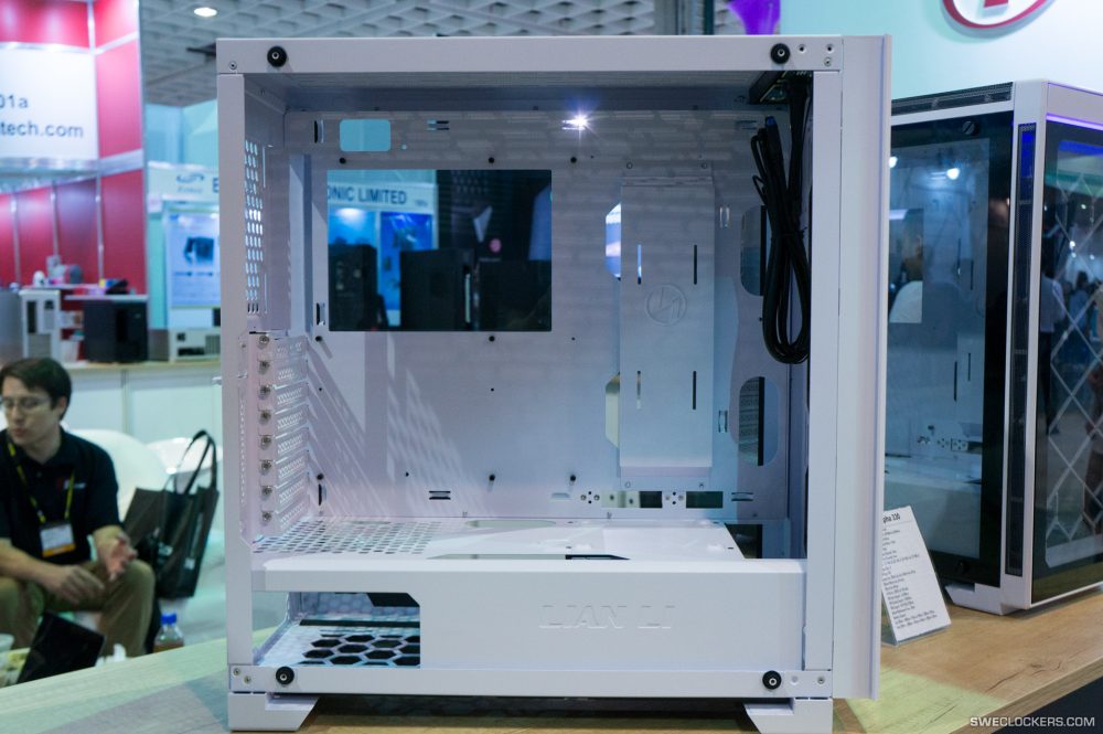 Lian Li Alpha 330