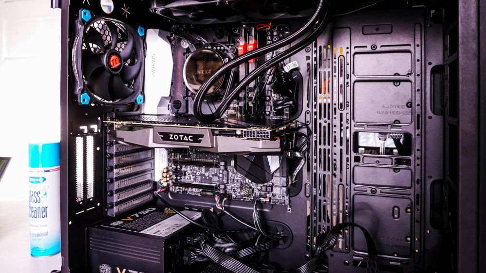Thermaltake View 71 Tempered Glass