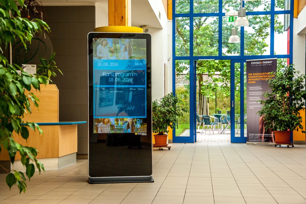 Digital Signage Infoterminal l Photo by Kriesten objekt design GmbH