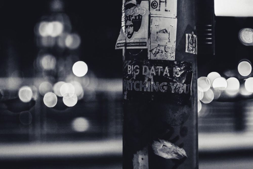 photo 1523274620588 4c03146581a1