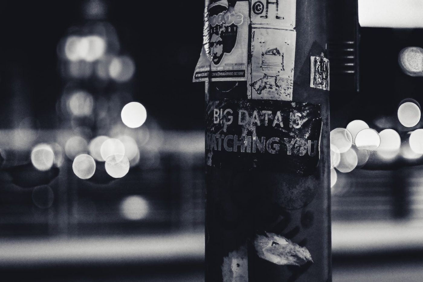 photo 1523274620588 4c03146581a1