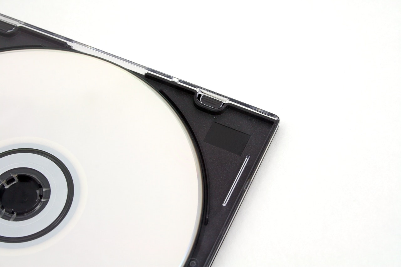 white compact disc 93388