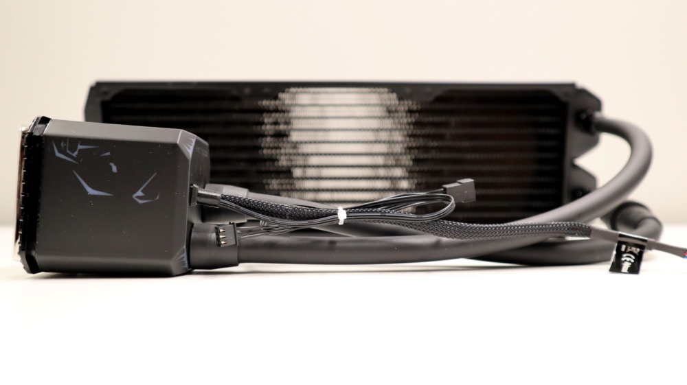 Alphacool_Eisbaer_Aurora_360_AIO