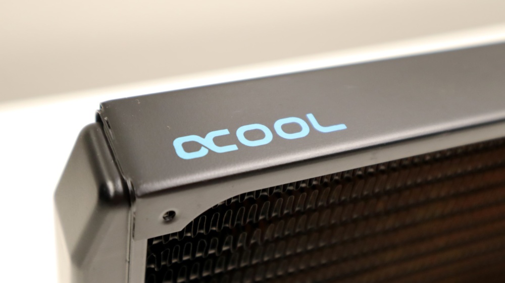 Alphacool_Eisbaer_Aurora_360_AIO