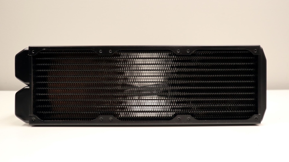 Alphacool_Eisbaer_Aurora_360_AIO