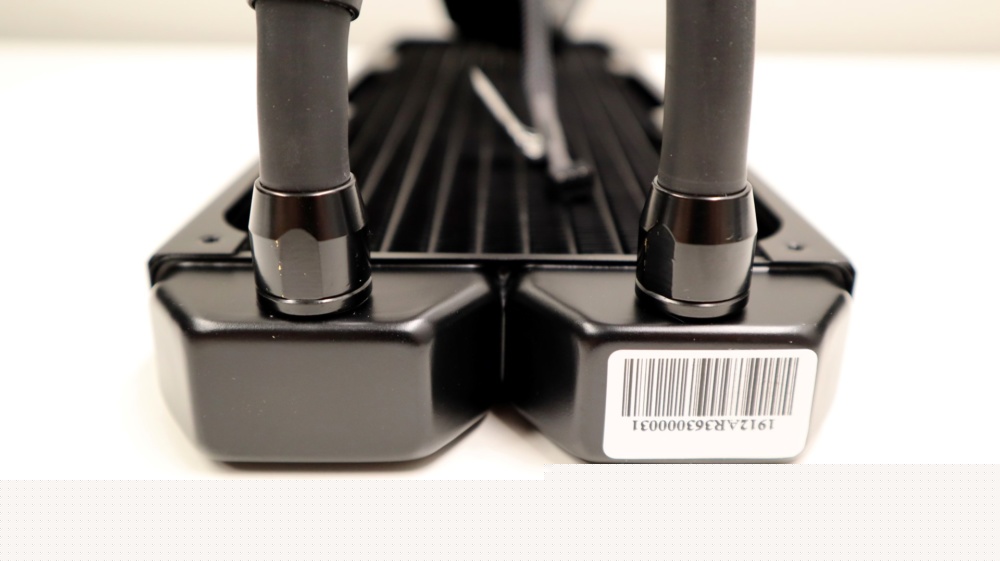 Alphacool_Eisbaer_Aurora_360_AIO