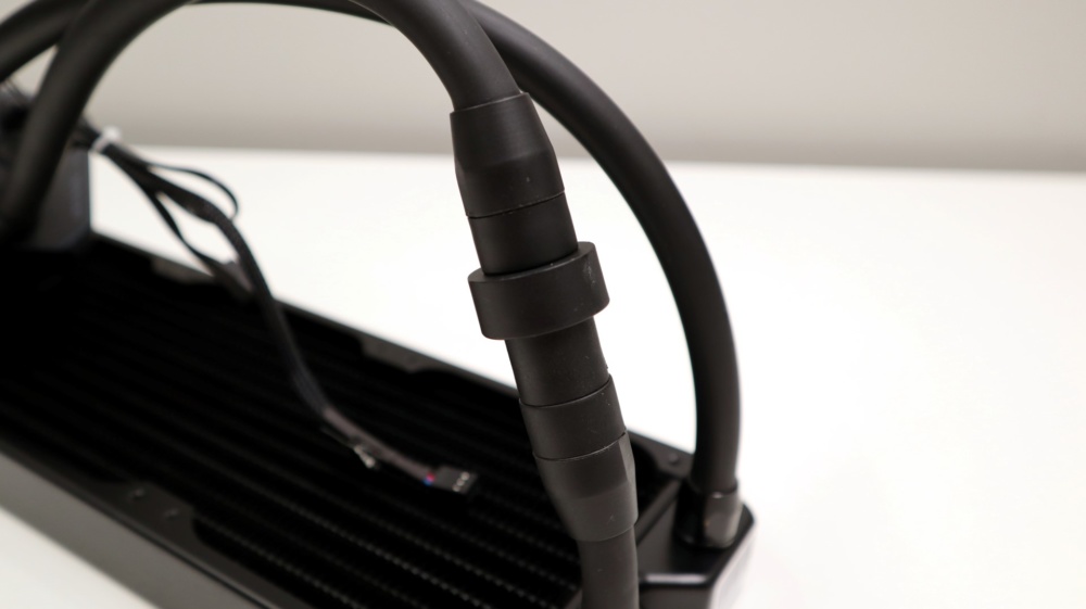 Alphacool_Eisbaer_Aurora_360_AIO