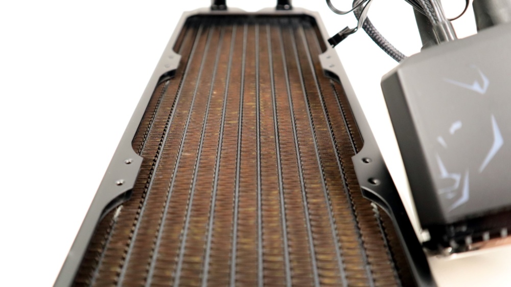 Alphacool_Eisbaer_Aurora_360_AIO