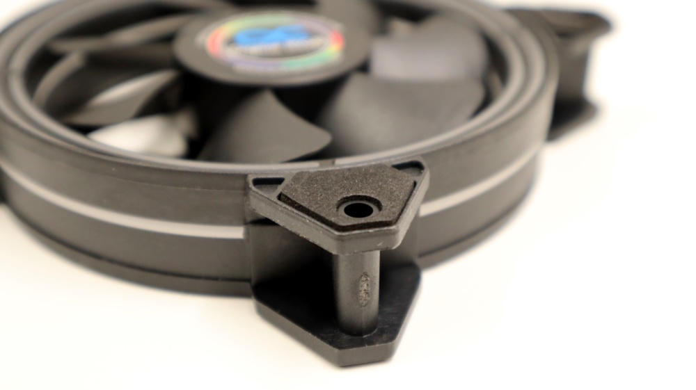 Alphacool_Eisbaer_Aurora_360_AIO