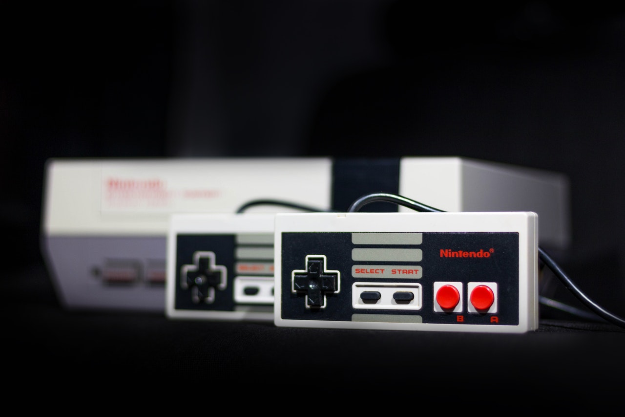 gray nintendo nes console and controllers 1637439
