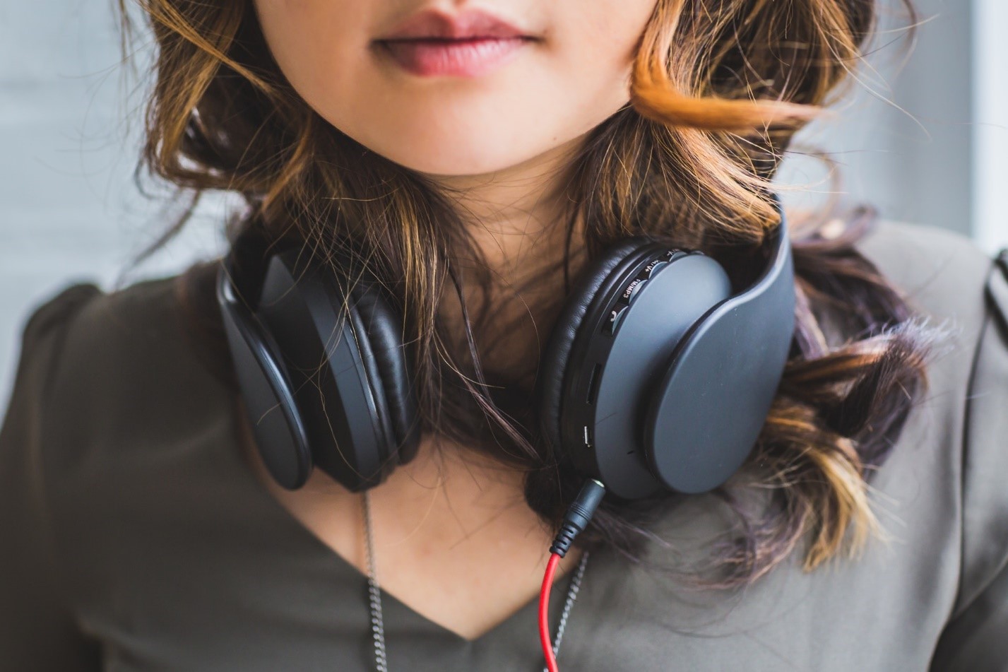 headphones girl