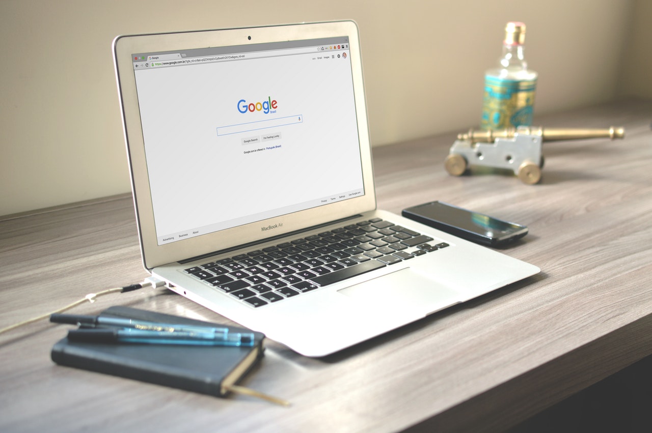 light smartphone macbook mockup 67112
