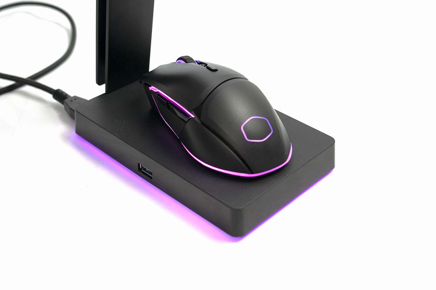 Master Mouse MM831 charging on the GS750