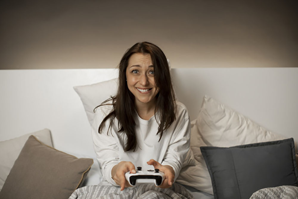 girl gaming 1
