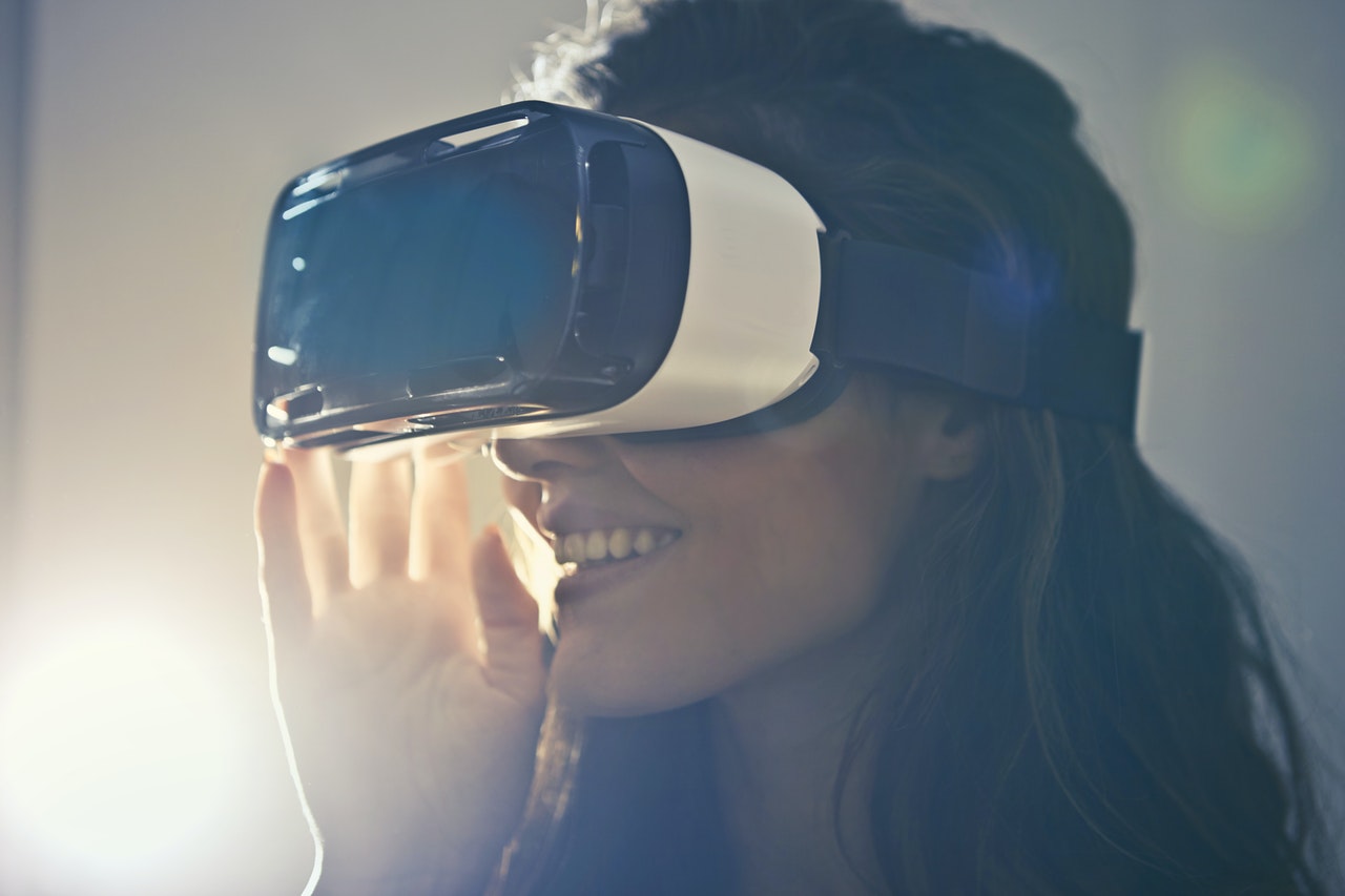 man wearing white virtual reality goggles 834949