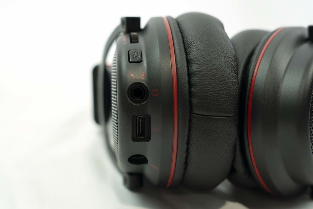 E900 Pro 7.! surround sound port