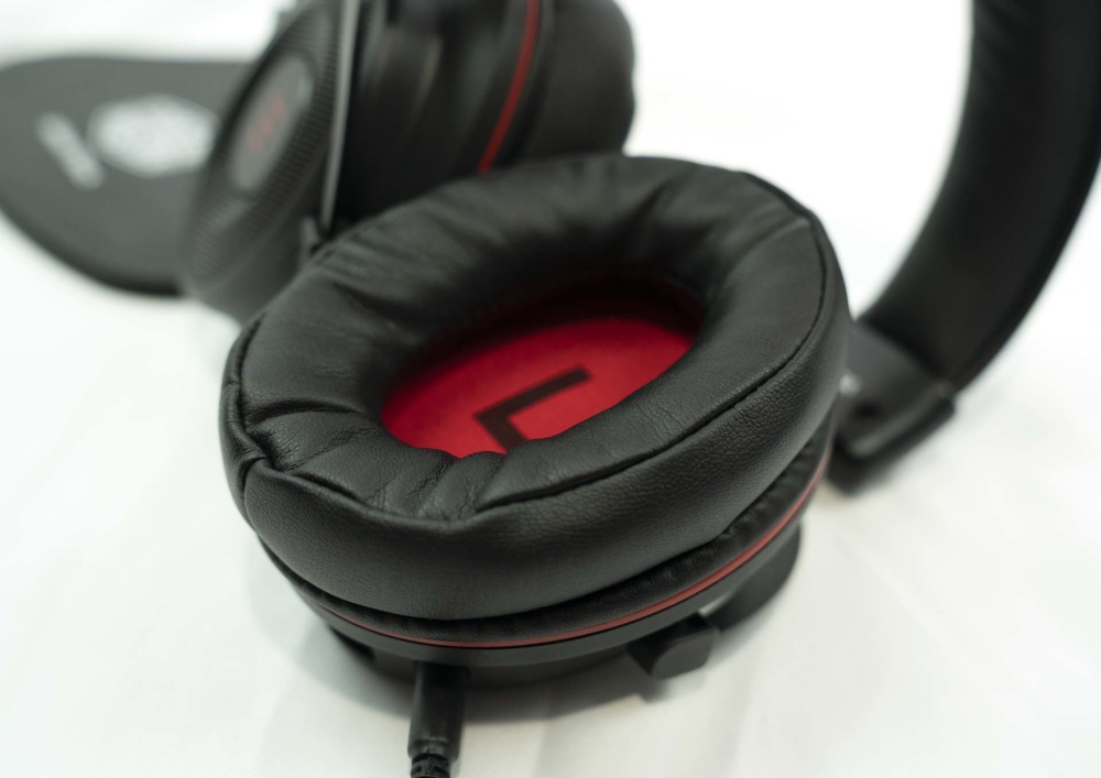 E900 pro left ear cup