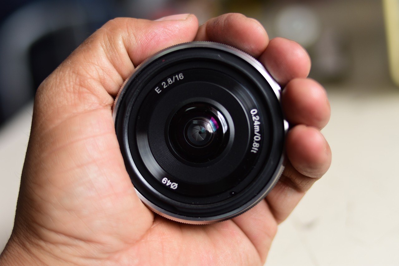 What makes Sony camera lenses better than its rivals