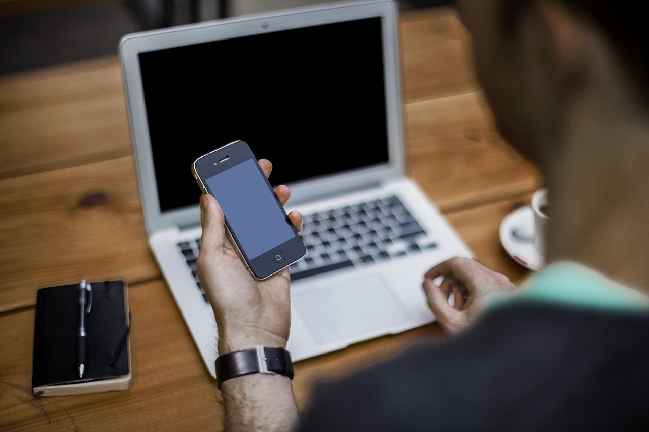 phone laptop business