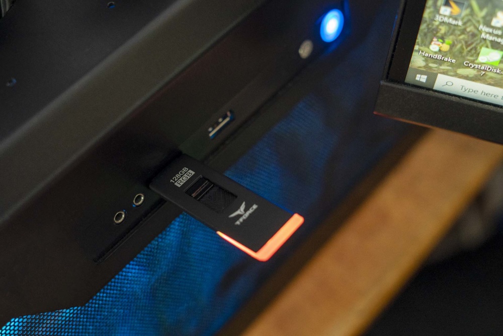 T-Force Spark 128 gb rgb usb drive plugged in
