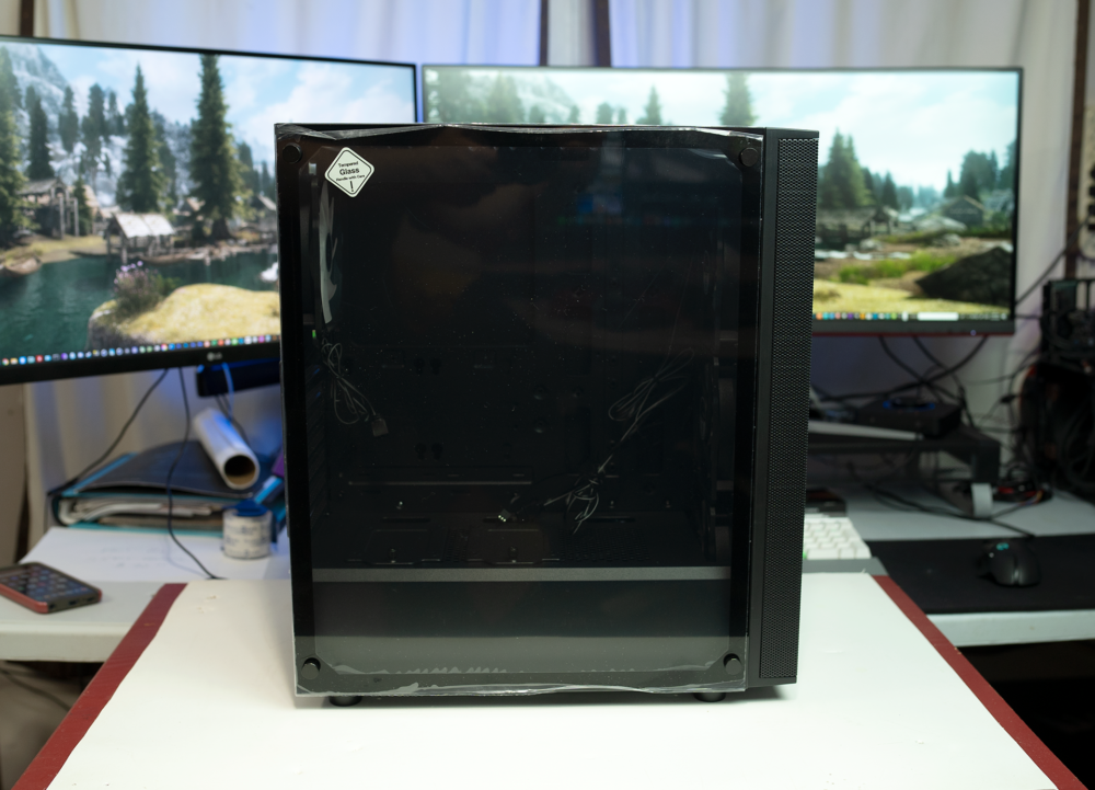 Silverstone Fara R1 internals