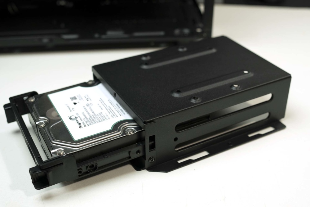 Silverstone Fara R13.5" drive cage