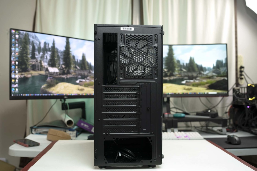 Silverstone Fara R1 expansion slots