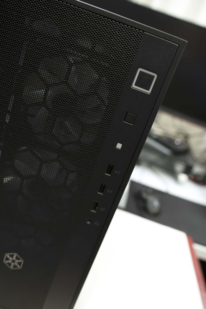 silverstone fara r1 front IO