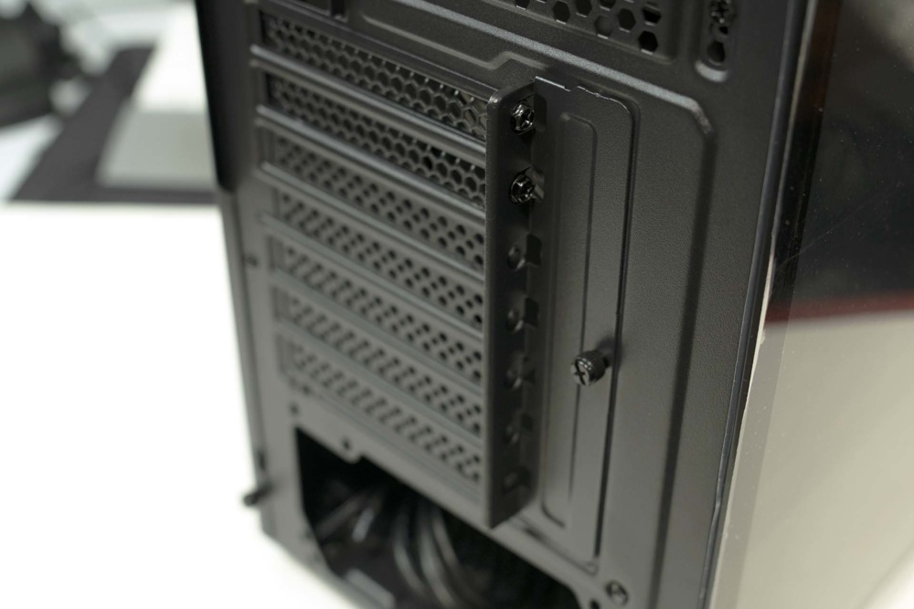 silverstone fara r1 expansion slots