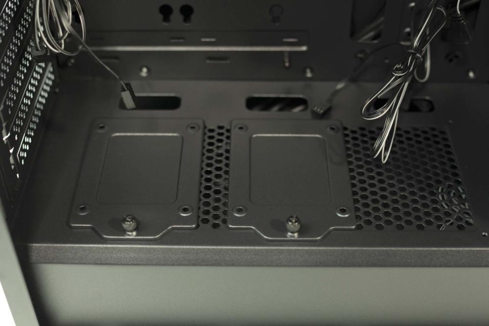 Silverstone Fara R1ssd mounts