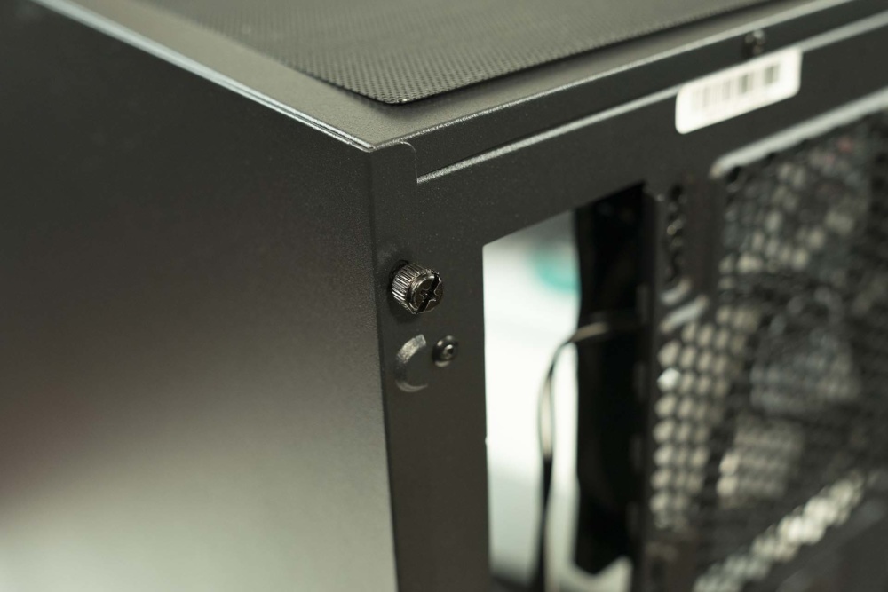 silverstone fara R1 back panel screws